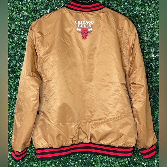 CHICAGO BULLS KAKI NBA BOMBER JACKET (NWT) - Picture 2 of 3
